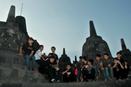 Lao foreign minister visits Borobudur