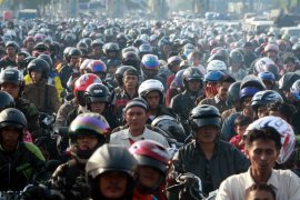 Arus balik bermotor padati dermaga penyebarangan pelabuhan Bakauheni