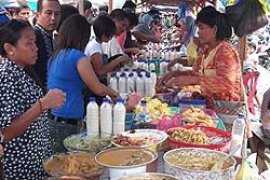 Pasar Kaget Ramadhan Karimun Diserbu Warga