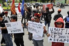 DEMO SETAHUN SBY-BOEDIONO