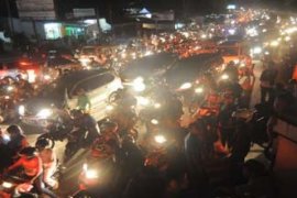 Arus balik menuju Terminal Daya macetkan jalan 