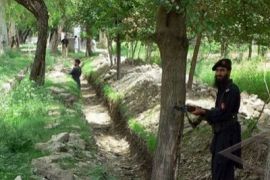 Minibus bomb kills 18 in nw Pakistan: police