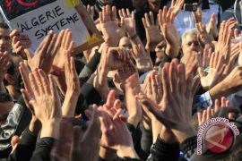 Pengunjuk rasa tolak presiden sementara Aljazair