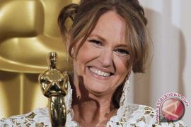 Melissa Leo wins first Oscar for "The Fighter"