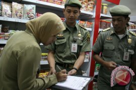 Ministry mulling to cut number of public servants