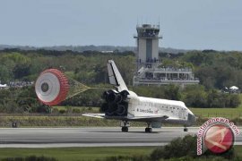 US Discovery shuttle safely makes final landing in Florida