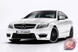 Mercedes C63 AMG Saingi BMW M3 Coupe