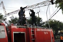 MENARA ANTENA ROBOH