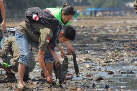 KUMPULKAN SAMPAH PANTAI Page 1 Small