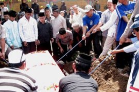 TEKNISI MERPATI DIMAKAMKAN DI BALI