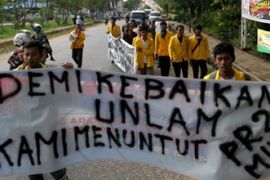 TUNTUT PUREK MUNDUR