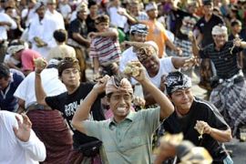 TRADISI "SIAT TIPAT BANTAL"