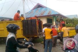 Ribuan Masyarakat Wakatobi Bersihkan Sampah Di Mola