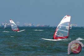 Oka memimpin hari pertama kelas mistral