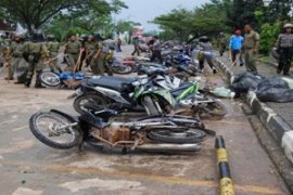 Sepeda Motor Pendemo Digulingkan