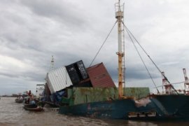 KAPAL CARGO KANDAS