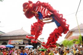 Pertunjukan barongsai meriahkan Imlek Kelenteng Seen Hin Kiong Padang