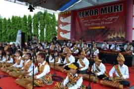 Gamolan SD Persit Page 1 Small