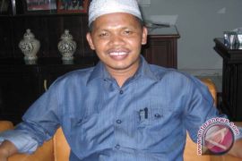 DPRD Sultra Tetap Anggarkan Gaji Honorer 2012