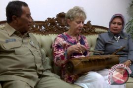 Margaret Dapat Gelar Ratu Berlian Sangun Anggun