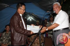 Gubernur Kaltim Bantu Rp100 Juta 