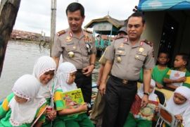 PERPUSTAKAAN TERAPUNG