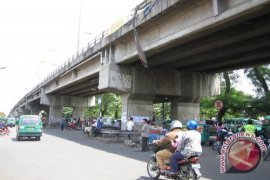 Pembangunan jembatan layang ditunda