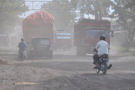 Dinilai Abai dalam Bekerja, Tokoh Sutera Datangi Kontraktor Jalinsum Painan-Kambang
