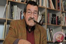 German author Grass says Israel endangers world peace
