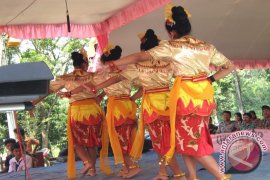 Pertunjukkan sendratasik UNP pukau pelajar Jambi