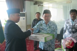 Pemda Nunukan Beri Laptop Kepada Kepala Sekolah 