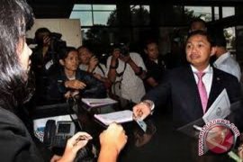 Suswono: Fathanah  Akrab Dengan Petinggi PKS