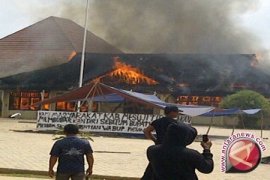 Keluarga wakil Bupati Mesuji bantah dalang pembakaran