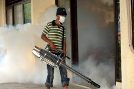 Dinkes Agam Lakukan Pengasapan di Pemukiman Warga Cegah DBD