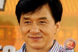 Jackie Chan Cetak Tangan Lagi di Trotoar Hollywood