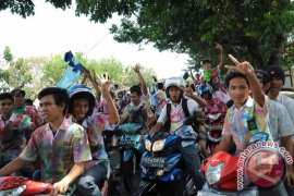 aksi corat coret 