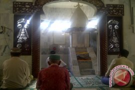 "Batumbang"  di Mesjid Keramat