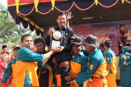 Pemkot Solok Beri Penghargaan &amp;quot;Pasukan Kuning&amp;quot;