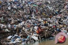 Selokan Mataram akan dipasangi jaring penangkap sampah