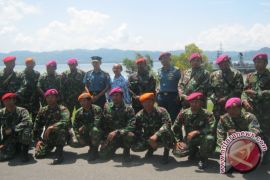 Timsus Ralasuntai Kibarkan Bendera di Perbatasan Indonesia-Malaysia