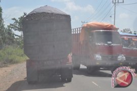 Govt Threatens to Close Mining Transport Road