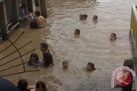 Warga Tionghoa Pontianak Mandi Buang Sial 
