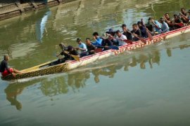 LATIHAN PERAHU NAGA Page 1 Small