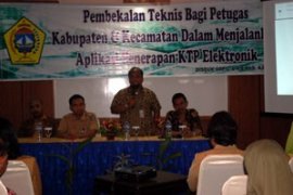 Dinas Kependudukan Karimun Latih Petugas e-KTP
