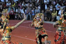 TARI BALI KREASI BARU