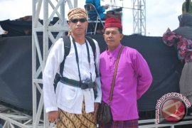 Lomba Mengomel Festival Erau Diminati Pengunjung 