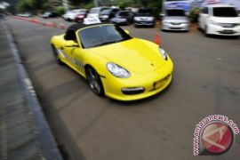 Taksi Ferarri dan Porsche