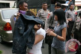 Panti pijat "plus-plus" di Medan Estate digerebek polisi