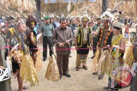 Bupati Resmikan Balai Adat Kampung Long Beliu
