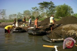 Penambang pasir Progo berupaya urus izin usaha